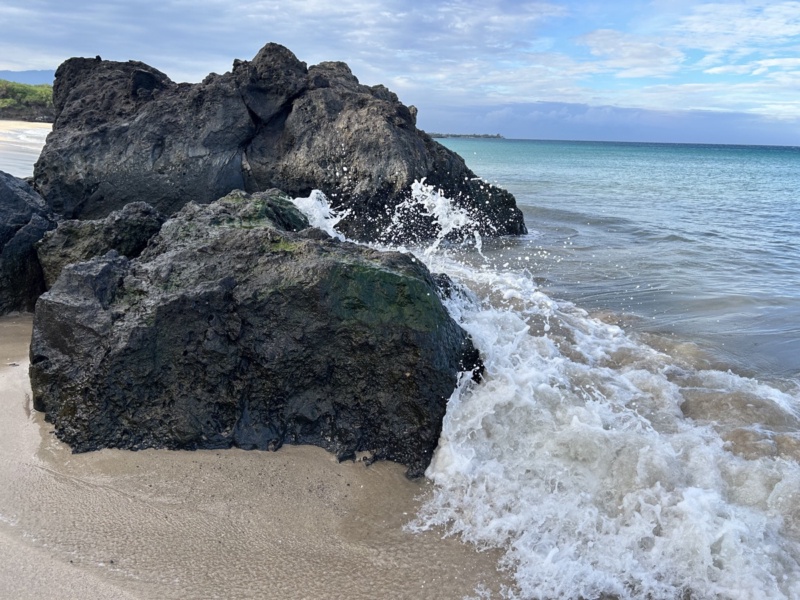 Black rocks with a wave